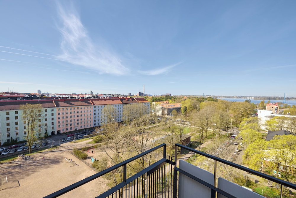 Töölö Towers 5/50