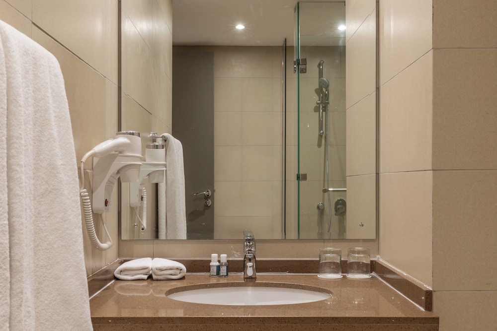 Trademark Suites at Enaki Town 57/60