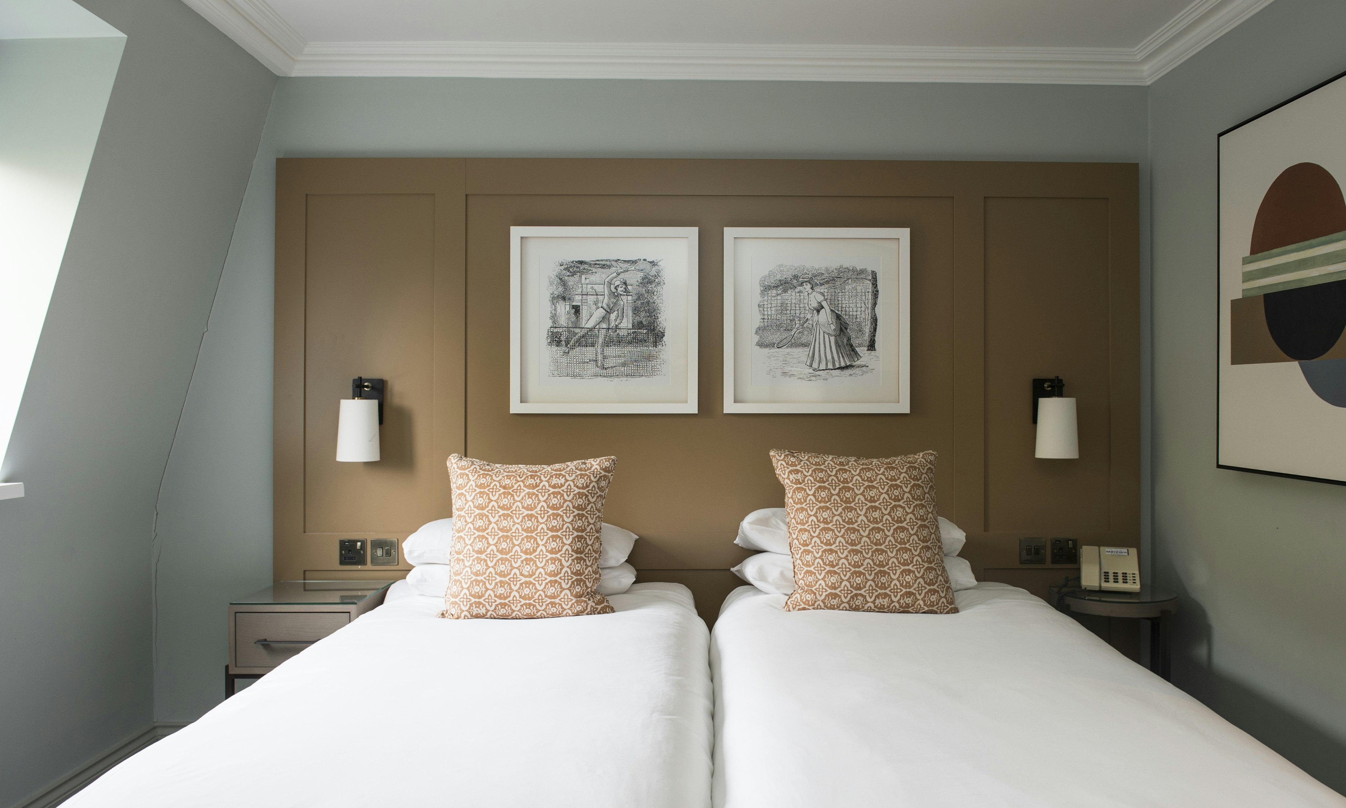 Bush Hotel Farnham 10/50