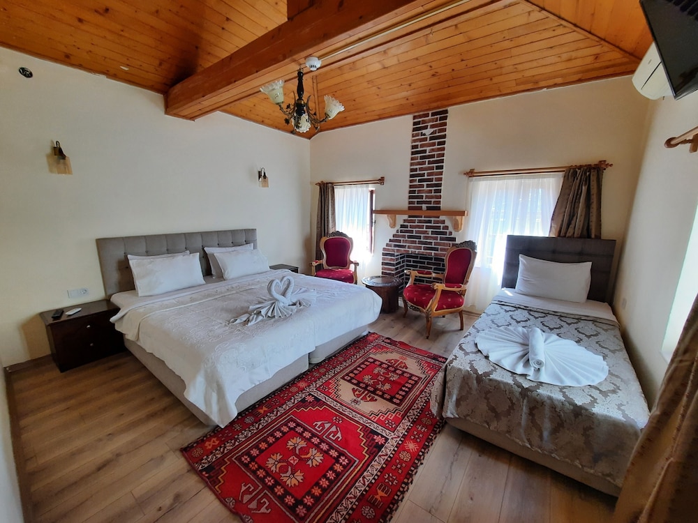 1 BEDROOM, DESIGN, DOUBLE OR TWIN BED, MOUNTAIN VIEW