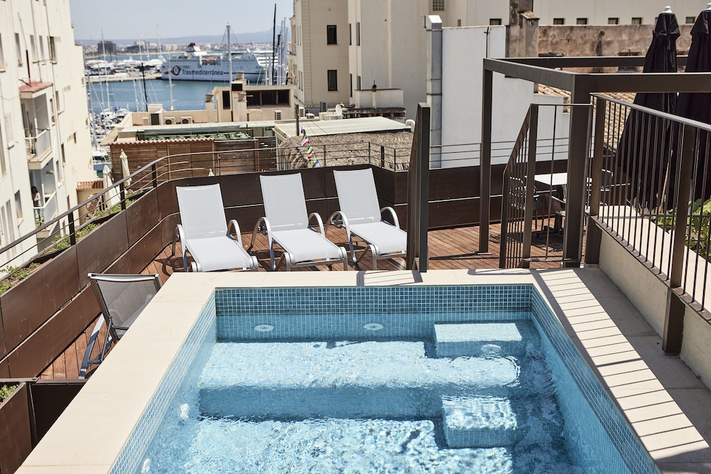 Joe S Gomila Boutique Hotel 63/72
