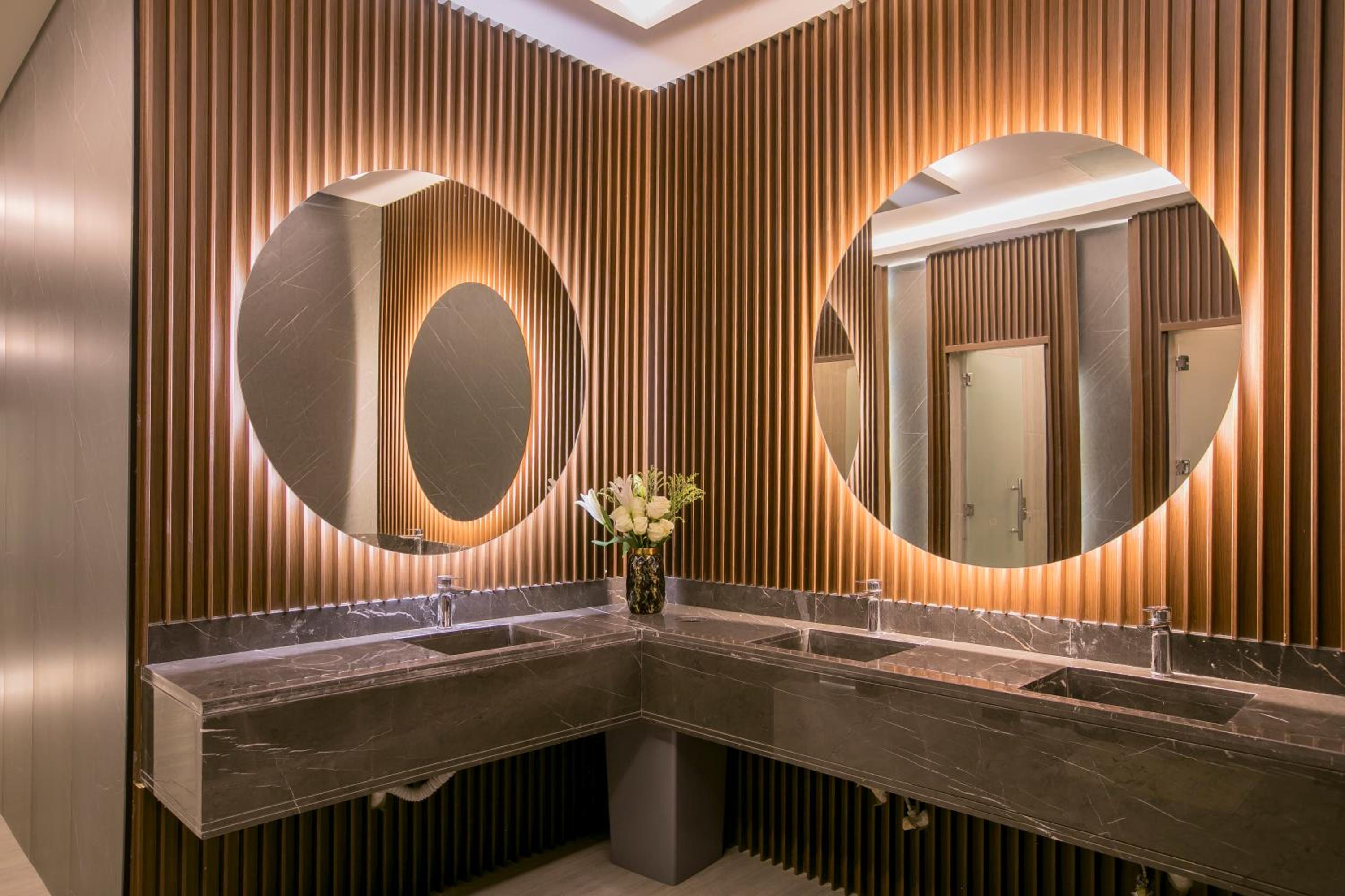 Luxury Night Hotel 50/73