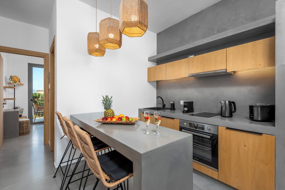 Eleni Apart Hotel 66/69