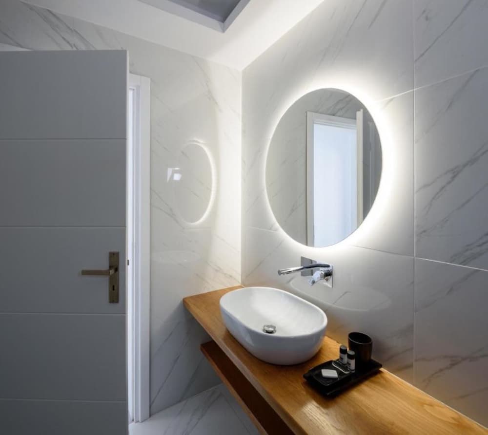 Harmony Suites 48/50