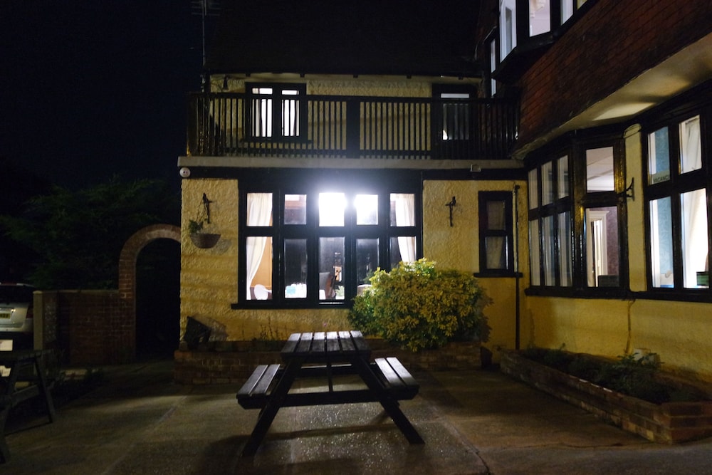 Gable End Hotel 2/50