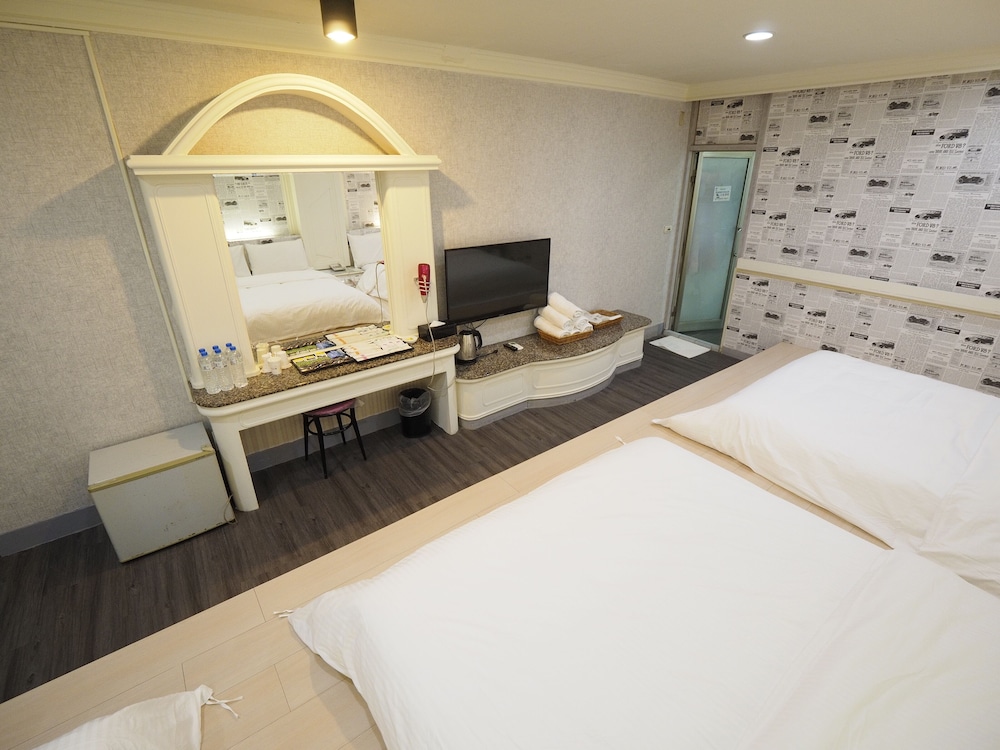 HeYue Hotel 45/55