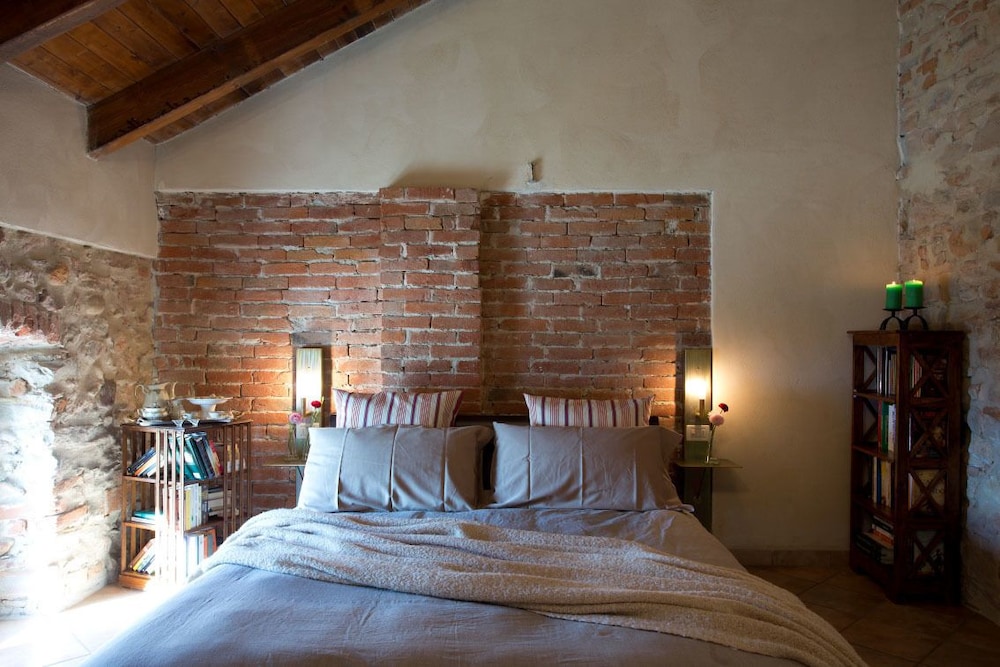 Standard, Queen Bed, Vineyard View