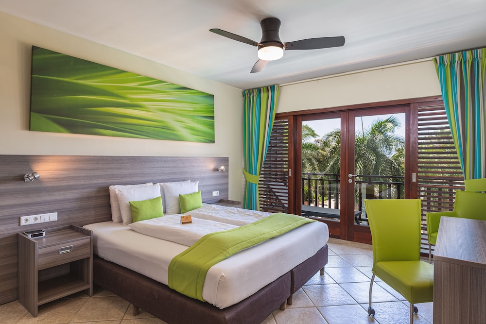 Lions Dive Beach Resort Curacao 12/72