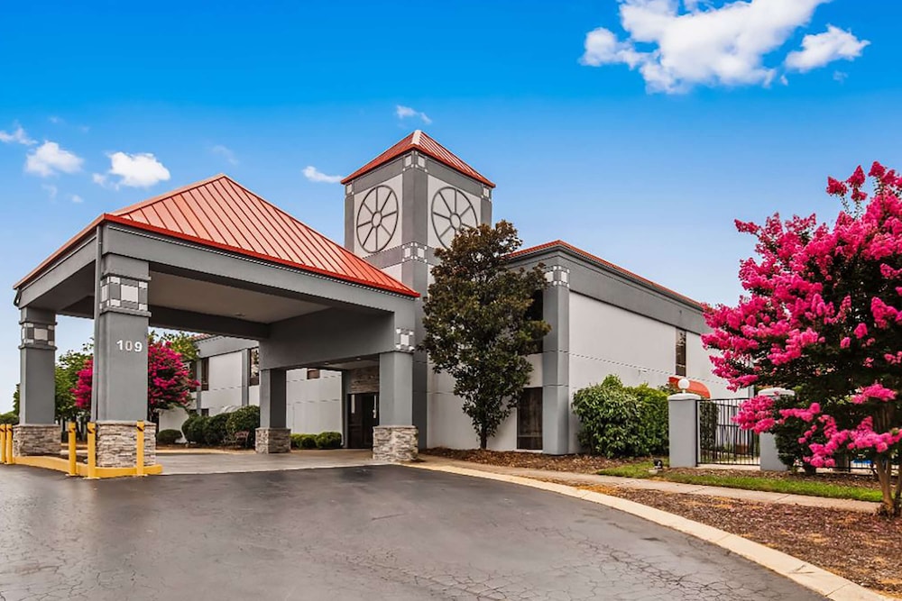 Baymont by Wyndham La Vergne 3/41