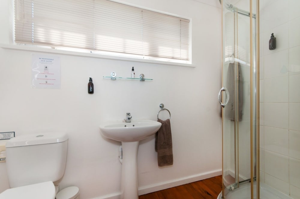 Millard Crescent Guest House 29/31