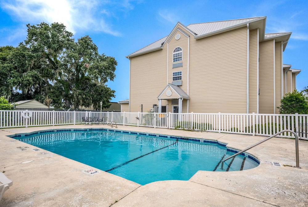 南布劳恩斯韦克 6 号汽车旅馆(Golden Isles Inn & Suites Brunswick South) 图片4