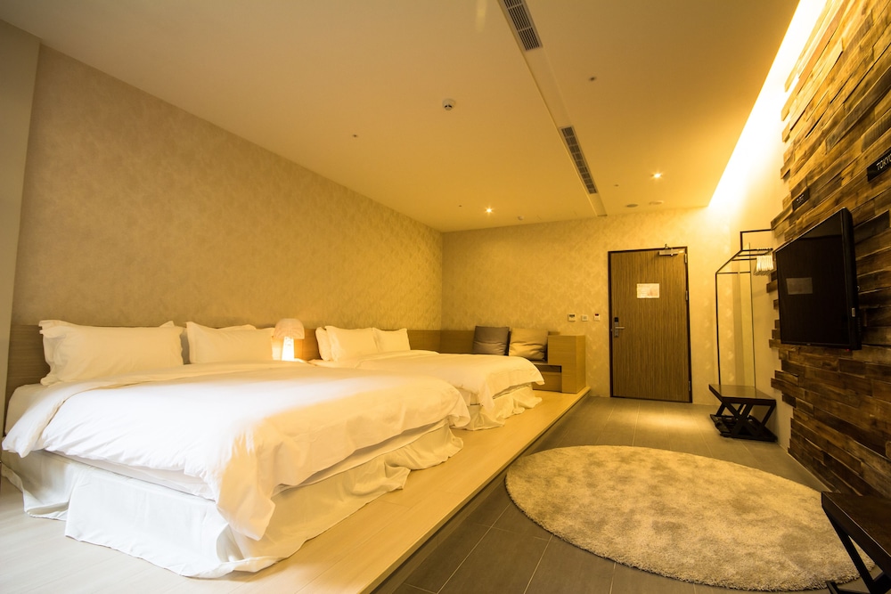 No.9 Hotel 13/76