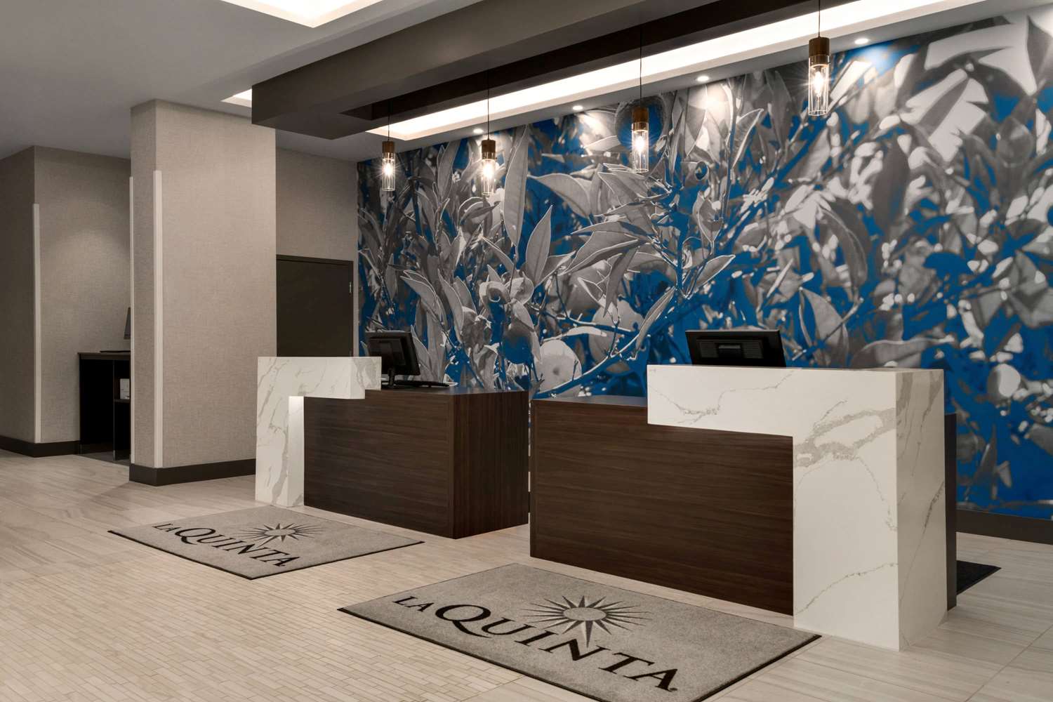 La Quinta Inn And Suites By Wyndham Orlando Idrive Theme Parks 5/50