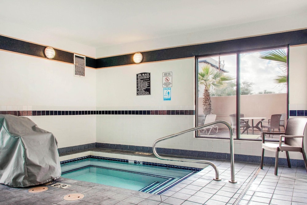 swimming pool spa