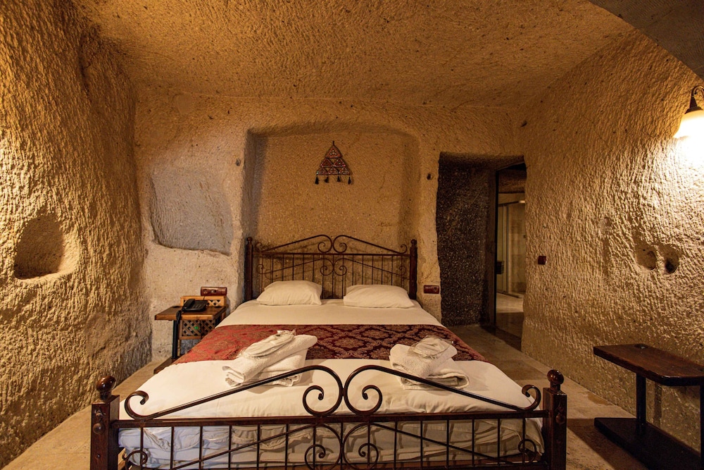 Travellers Cave Pension 35/50