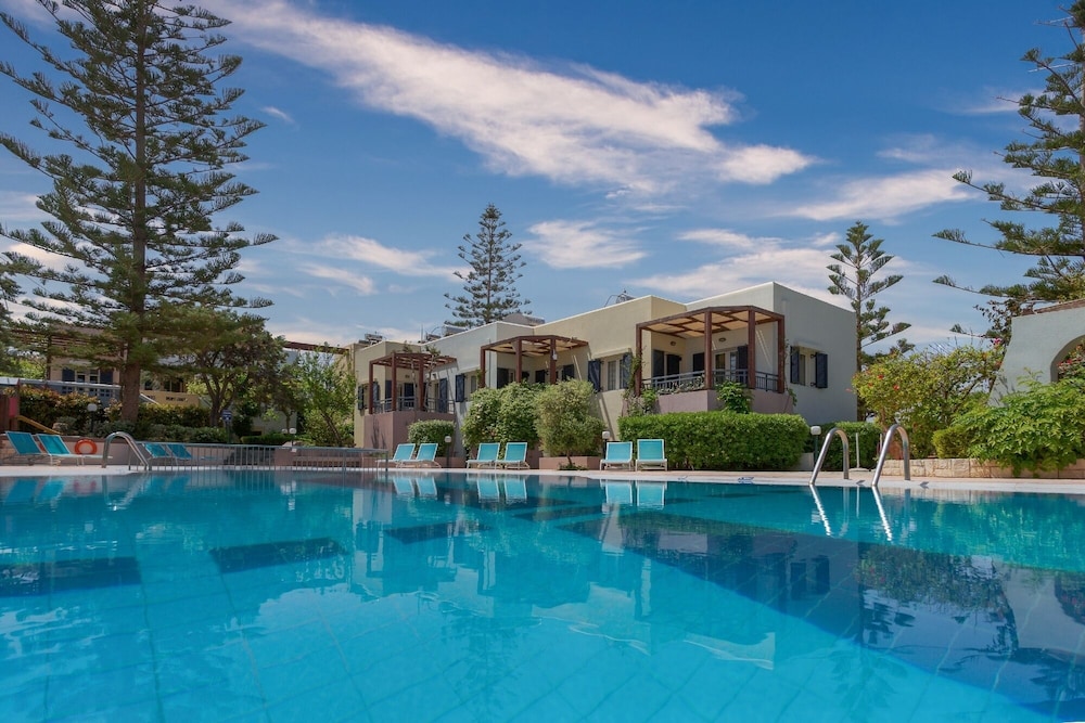 Your Memories Hotel Apartments in HERSONISSOS