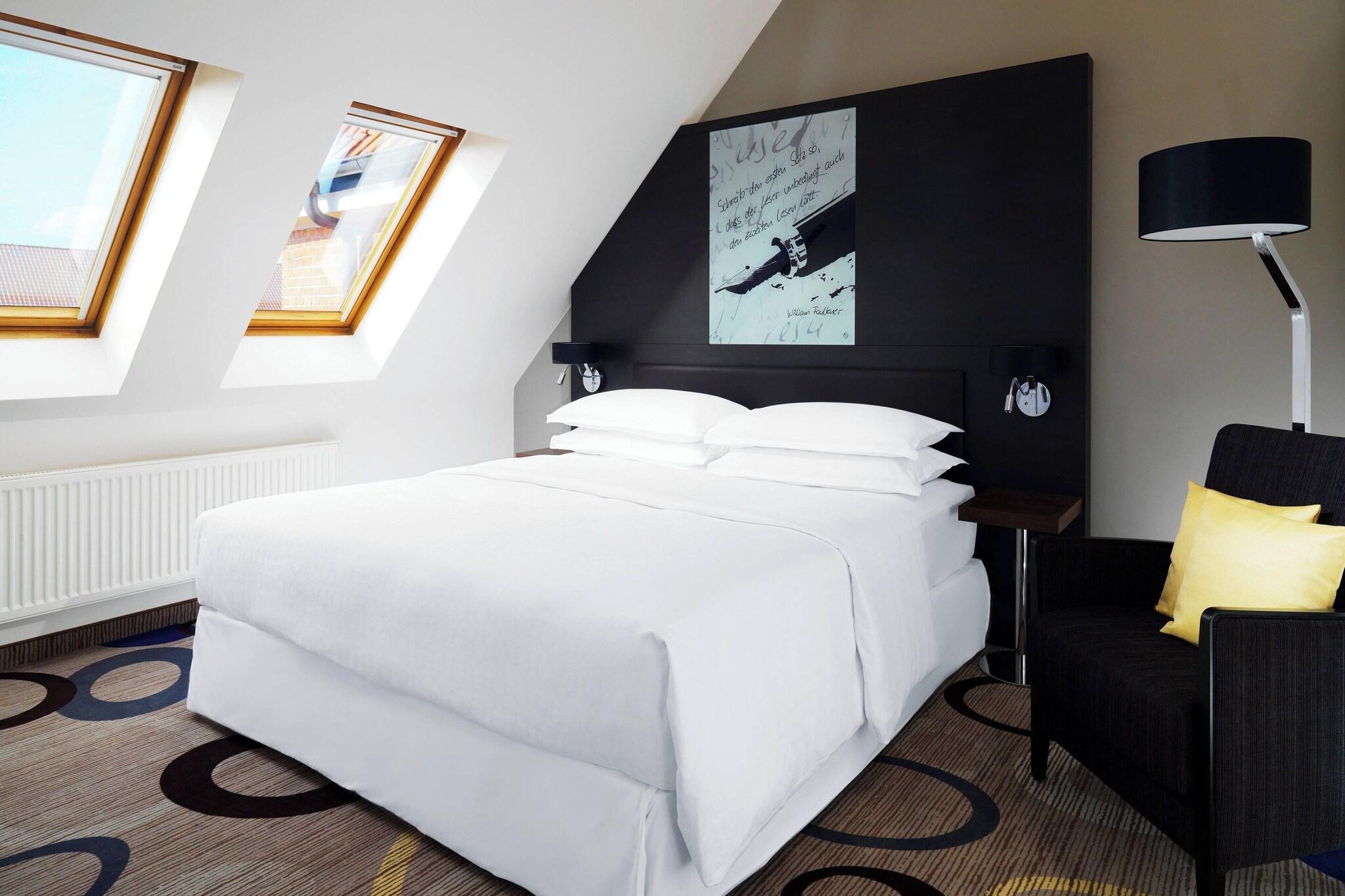 Club, Suite, King Bed