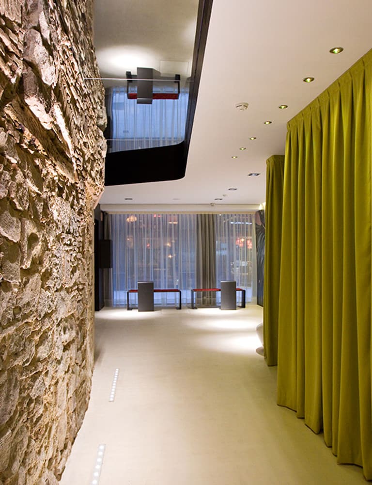 BARCELONA HOUSE 6/48
