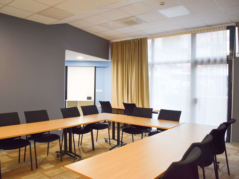 Ibis Rodez Centre Cathedrale 61/71
