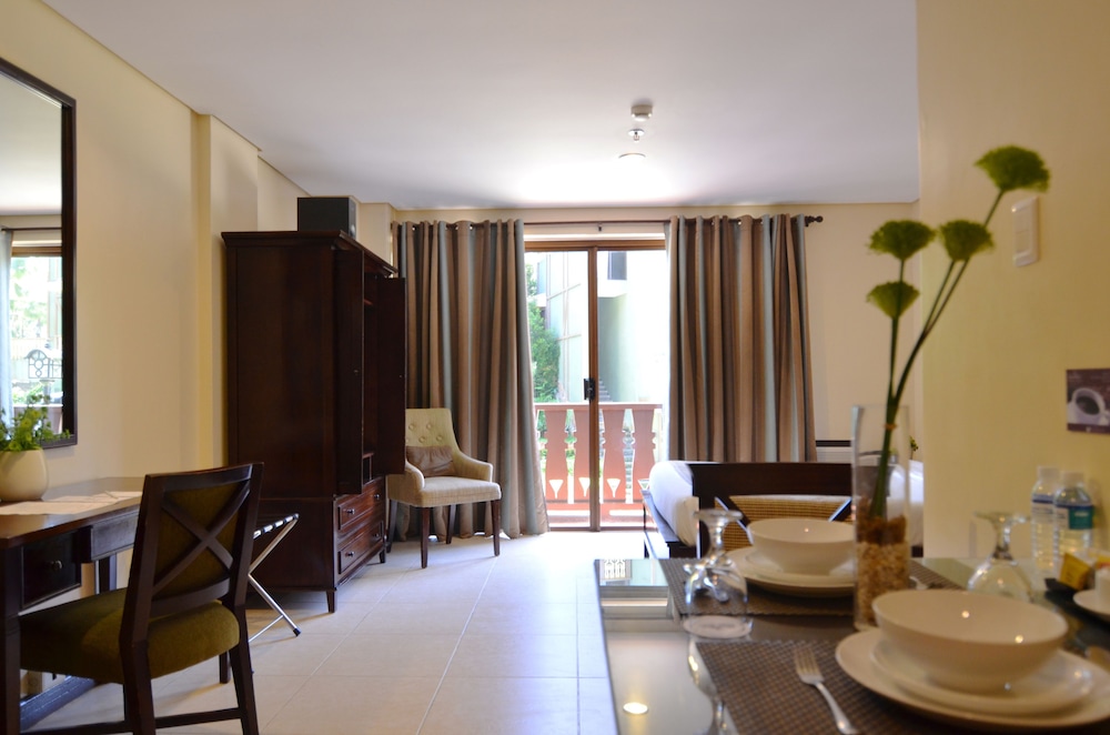 Crosswinds Resort Suites 20/50