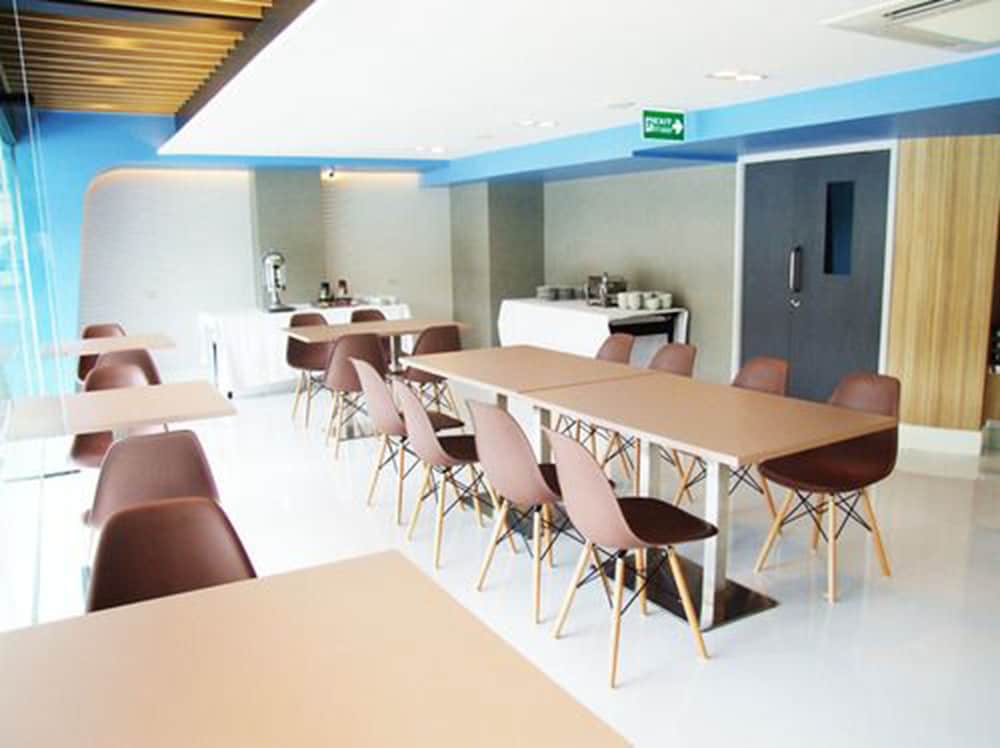 Grand Tower Inn Sathorn 42/49