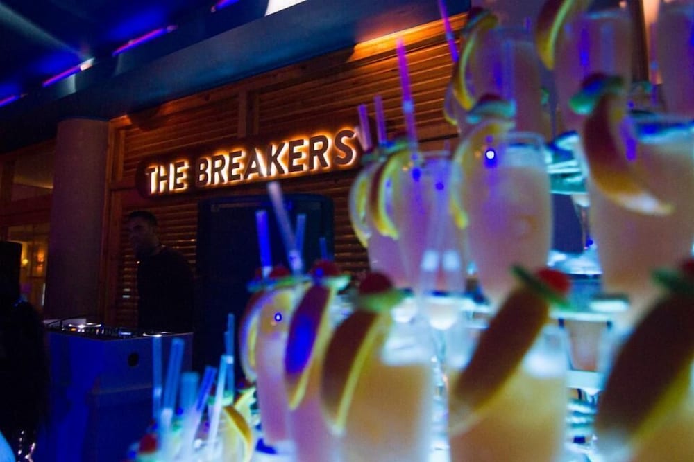 The Breakers Diving and Surfing Lodge 32/62