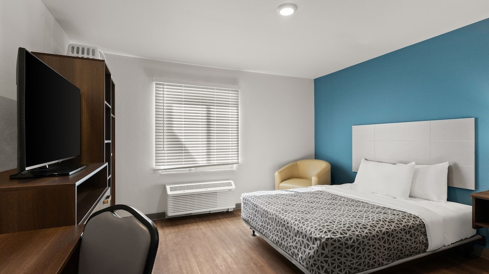 WoodSpring Suites Greeley 12/26