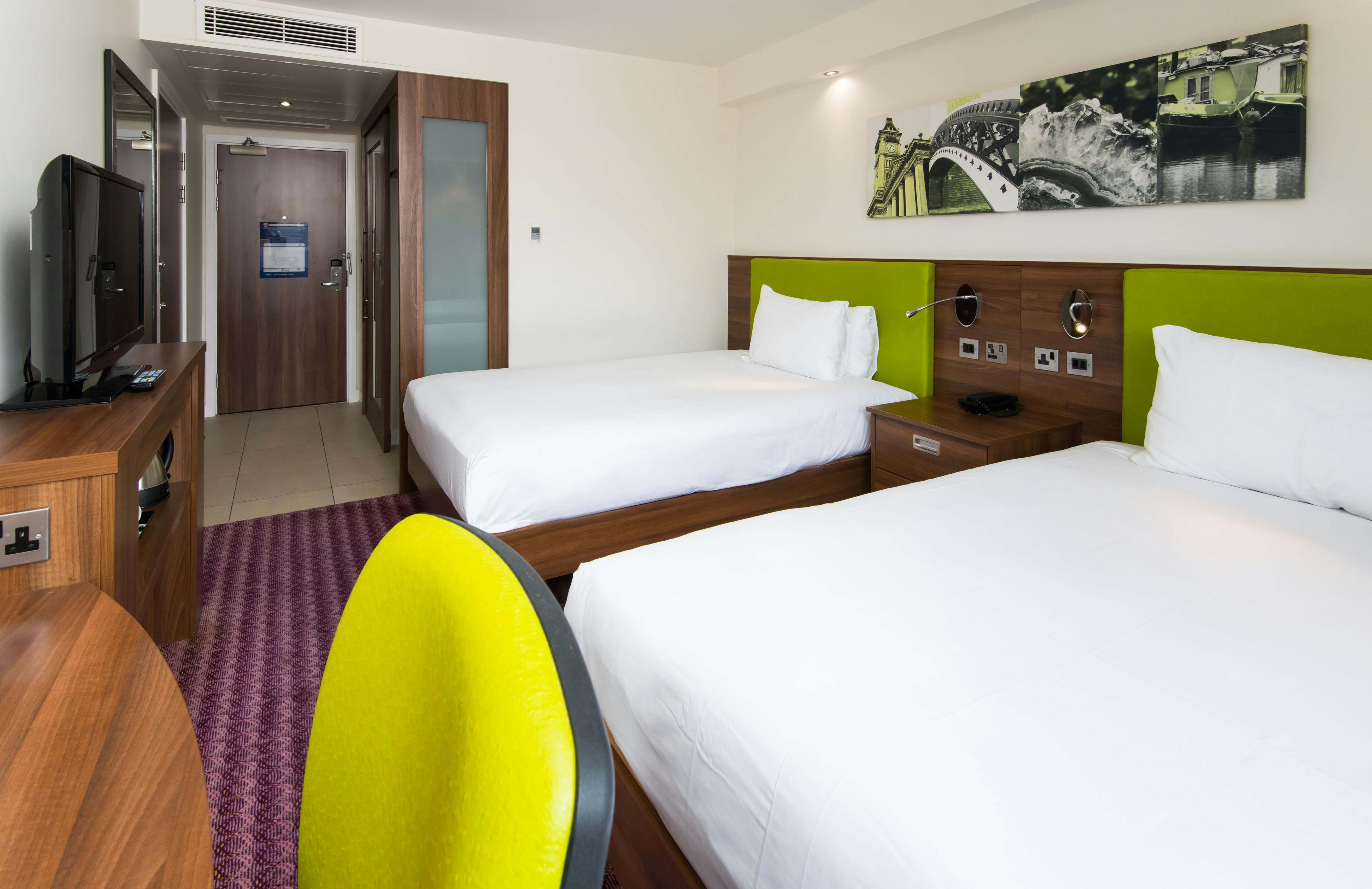 ROOM, TWIN BEDS