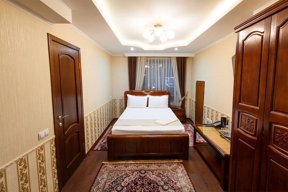 2 BEDROOMS, LUXURY