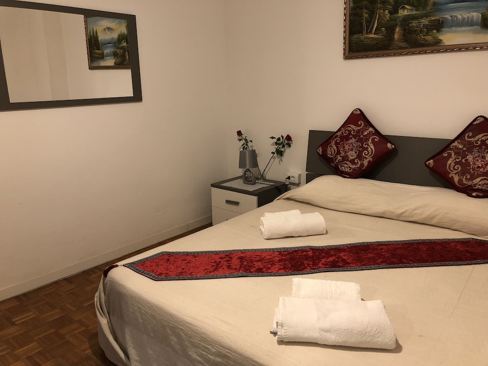 ROOM, DOUBLE BED, SHARED BATHROOM