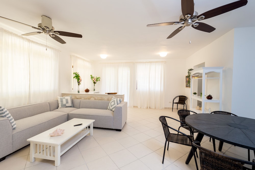 Los Corales Beach Village 50/73