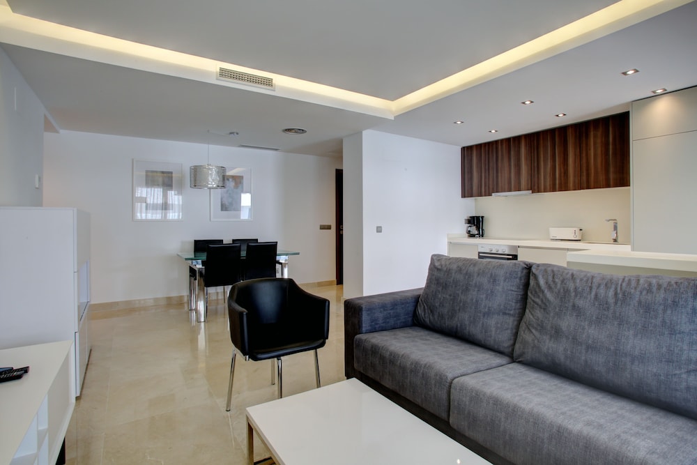 Aqua Apartments Marbella 48/80