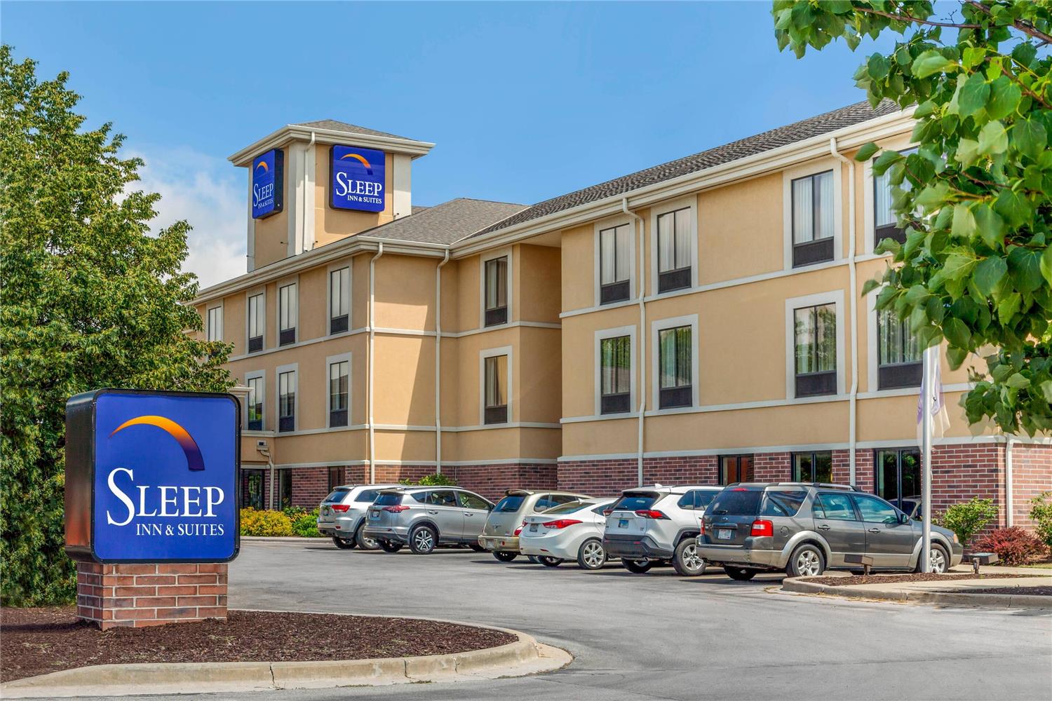 Sleep Inn and Suites Airport Milwaukee WI 37/38