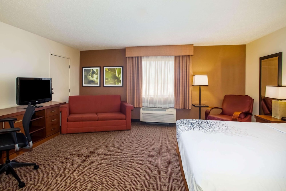 Baymont by Wyndham Columbia, MO 13/23