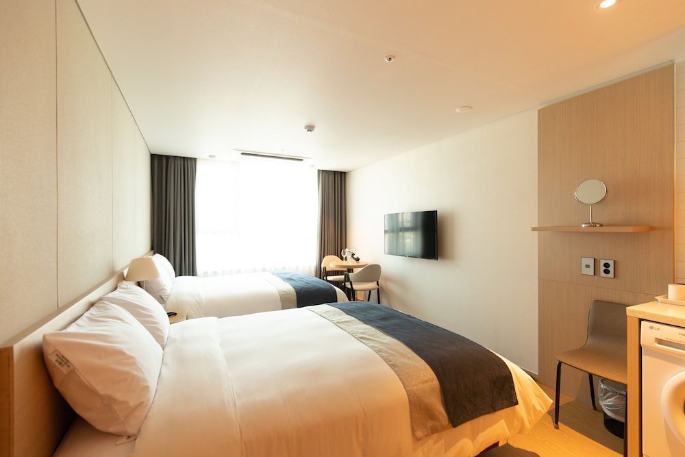 HOTEL WIN STORY 25/52