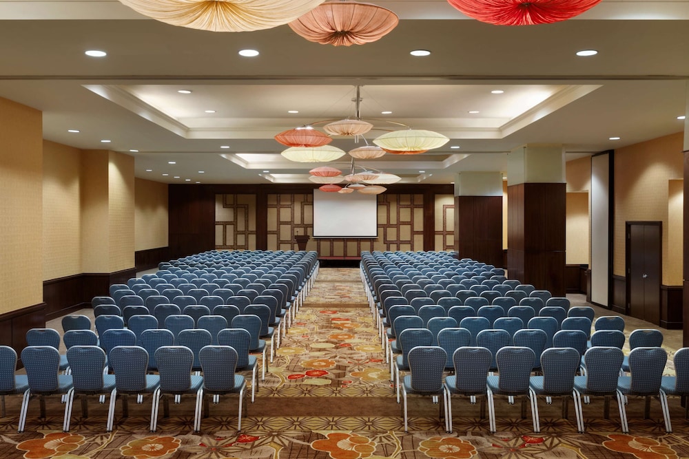 Embassy Suites by Hilton Los Angeles Glendale 49/54