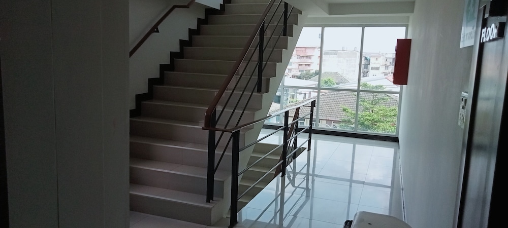 Collection O The Bangkok Cha Cha Suite 7/56