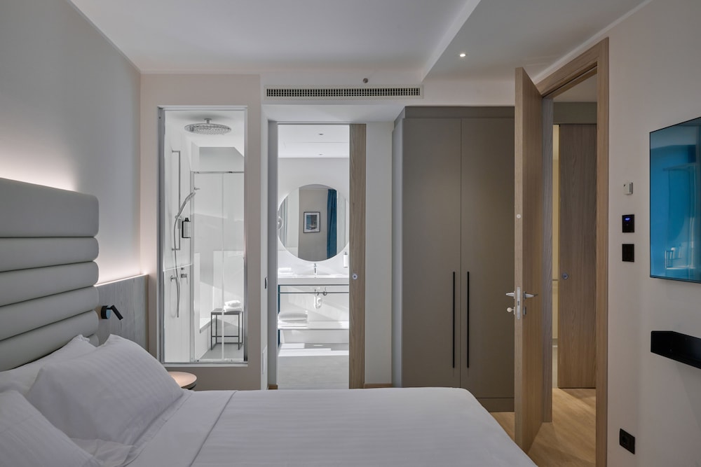 STANDARD HOTEL RAFFAELLO 8/25