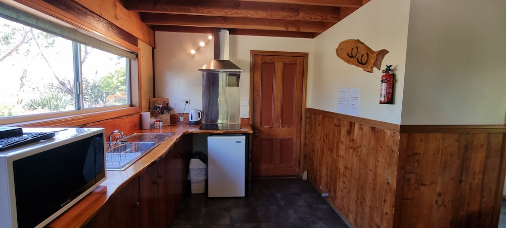 EASTERN REEF COTTAGES 10/56