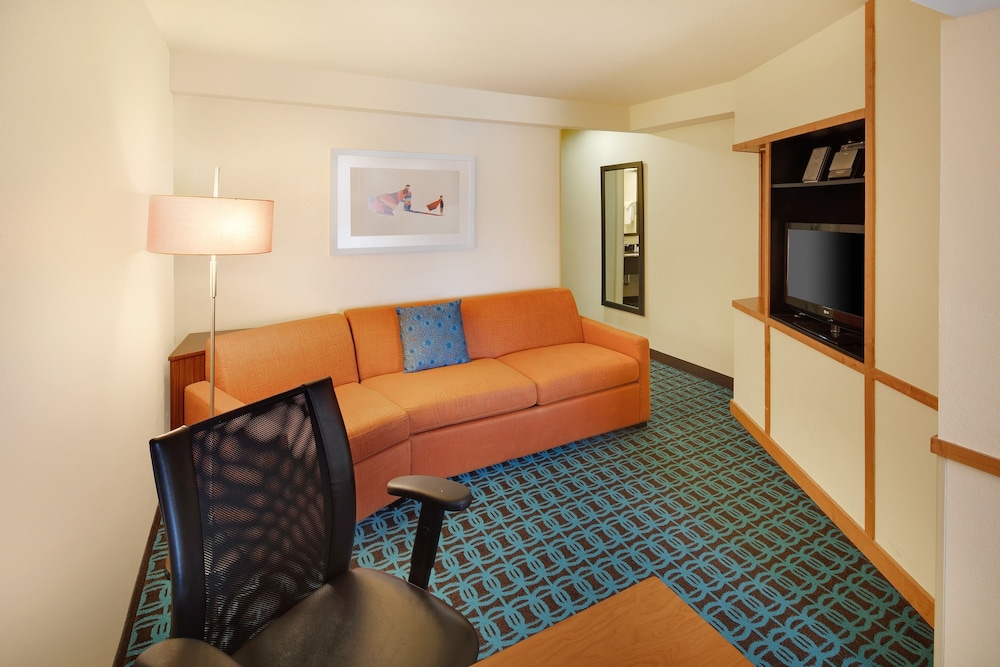 Fairfield Inn And Suites By Marriott Indianapolis Airport 17/24