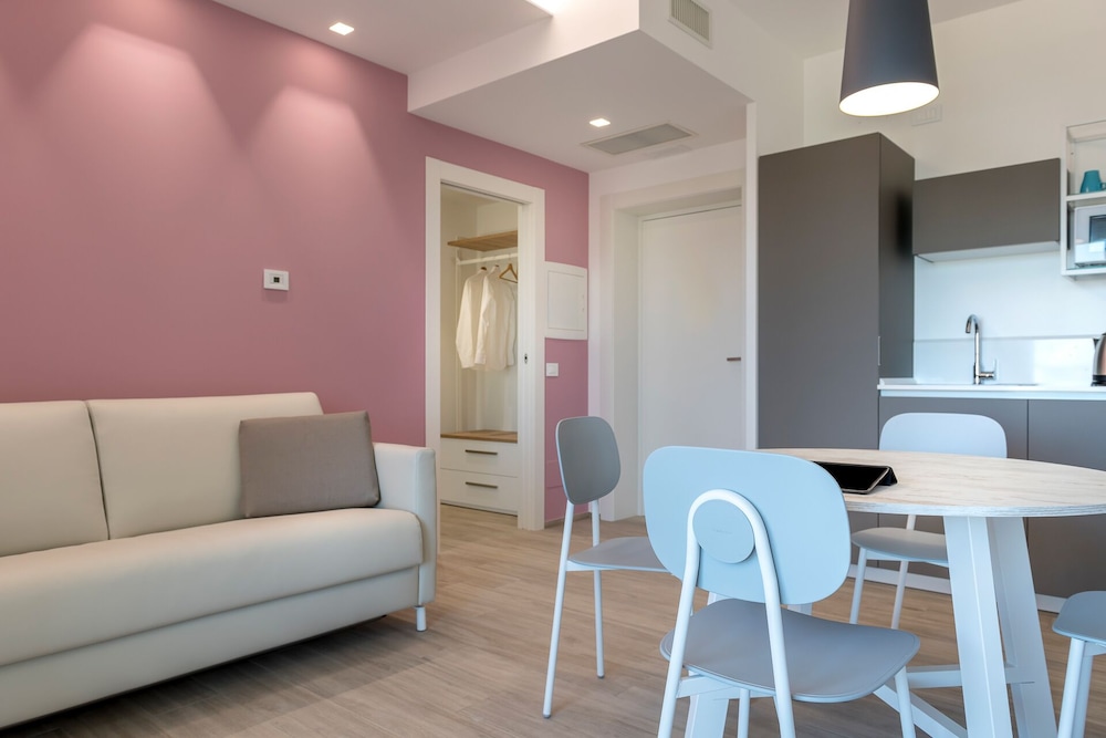 Youmami Lifestyle Suite Hotel 13/24