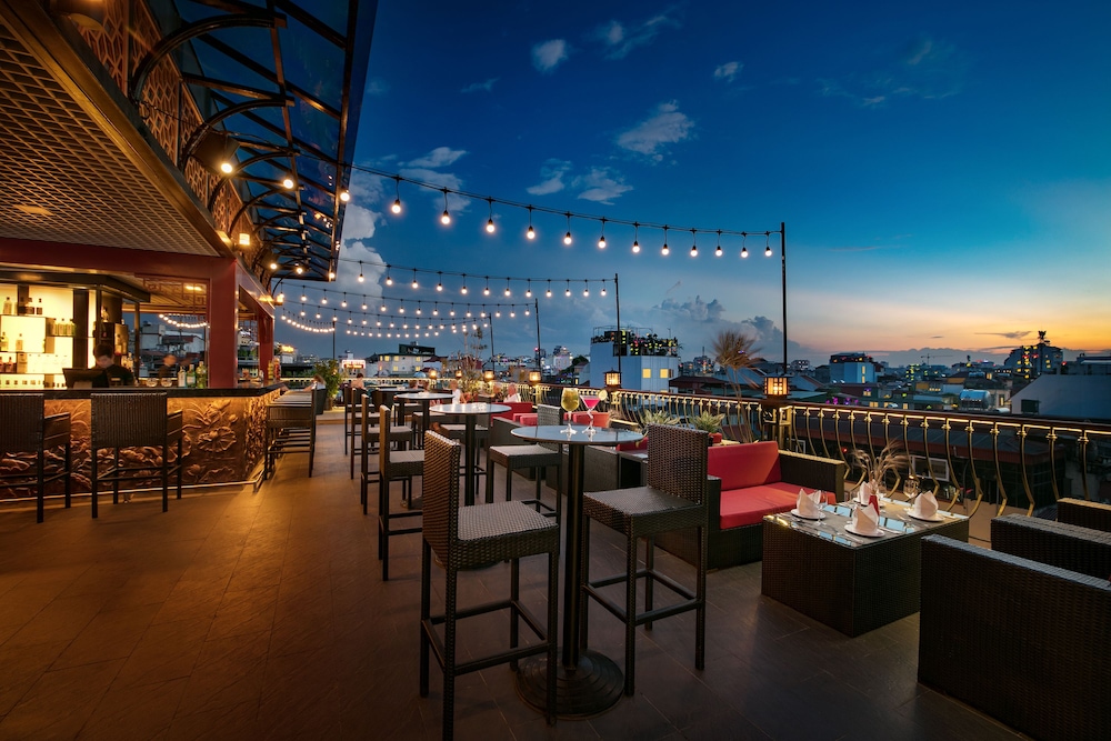 MK Premier Boutique Hotel 53/65