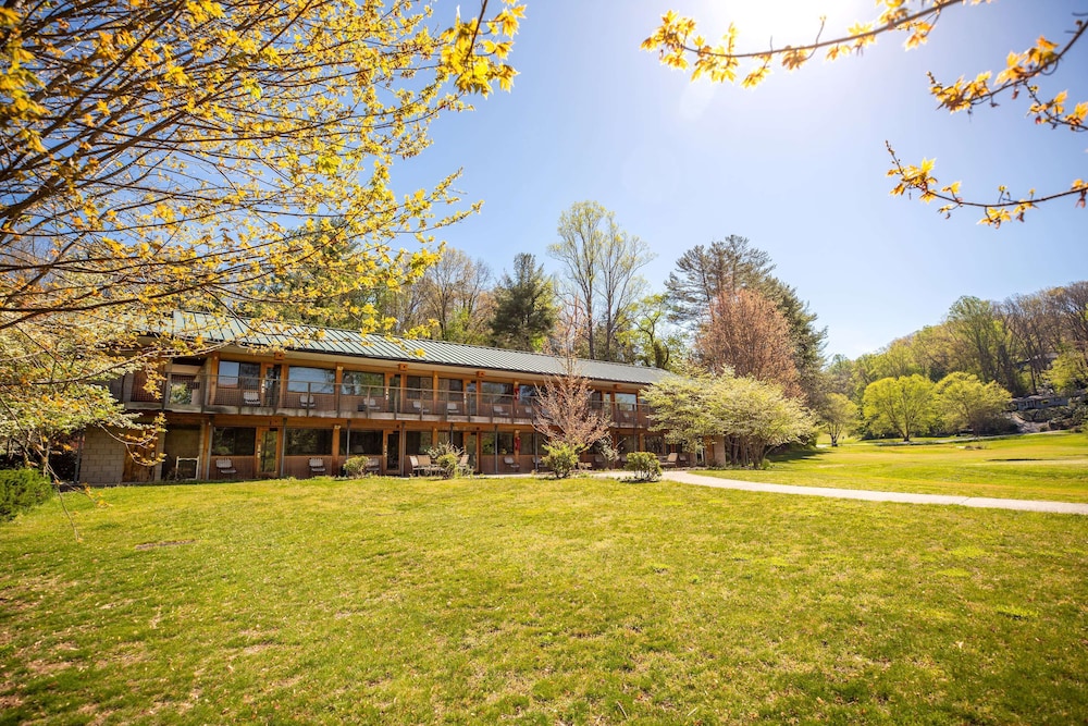 Waynesville Inn and Golf Club, Tapestry Collection by Hilton 3/72