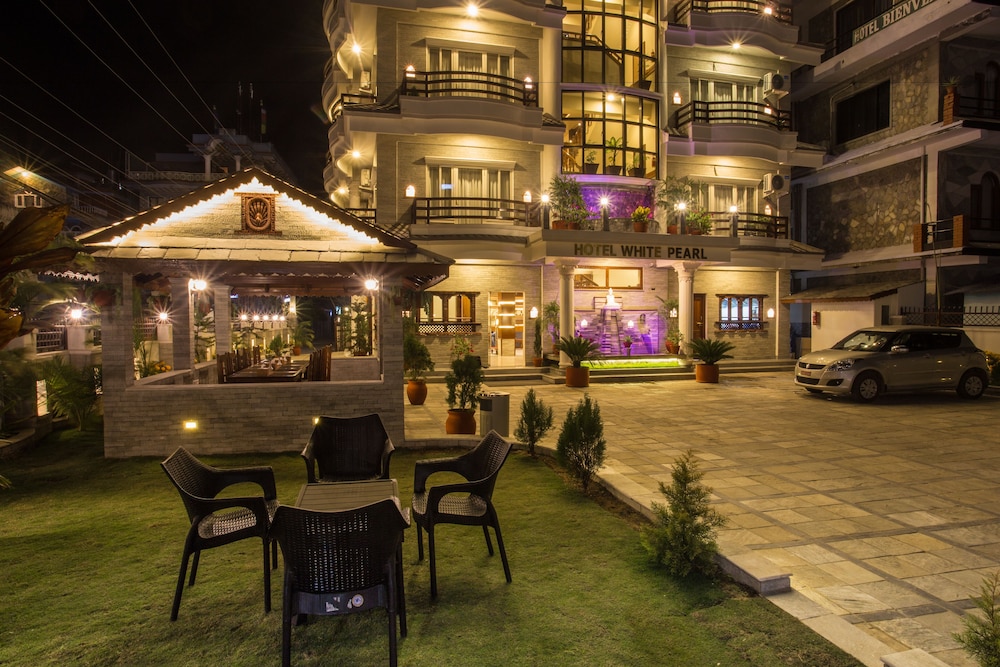 Hotel White Pearl 8/50