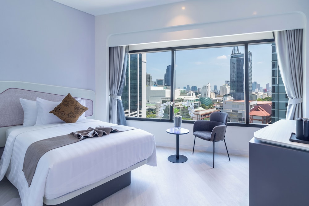 Queensland Hotel Bangkok 12/50