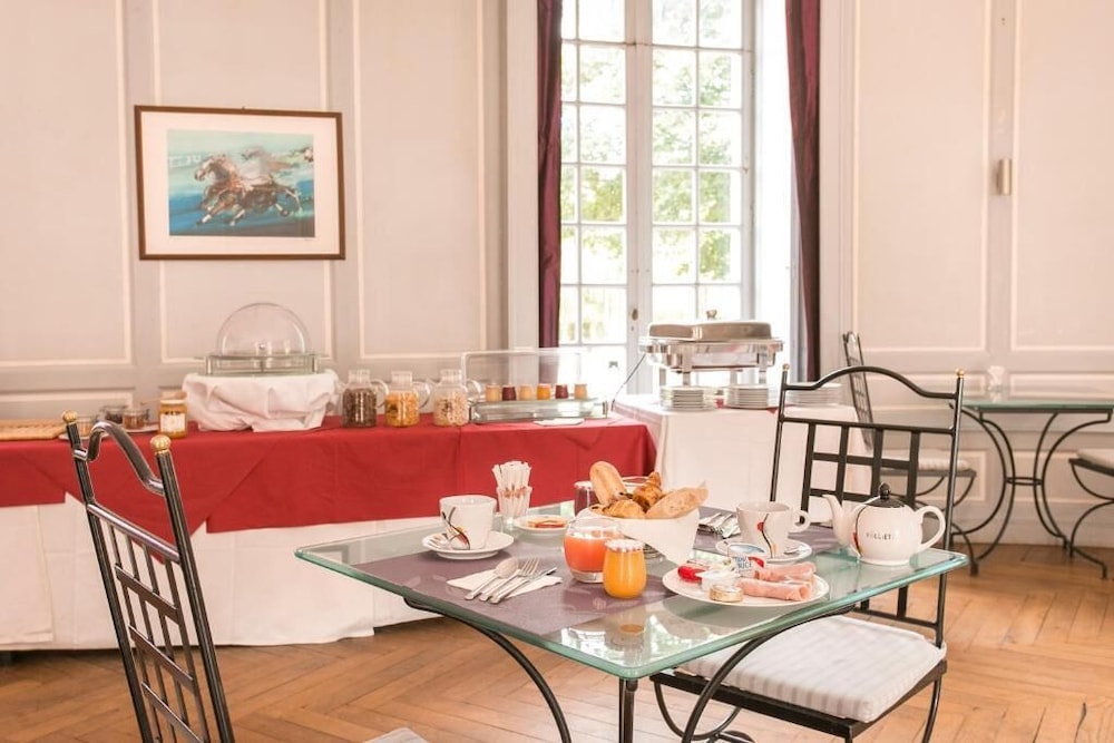 CHATEAU DES SEPT TOURS 53/72