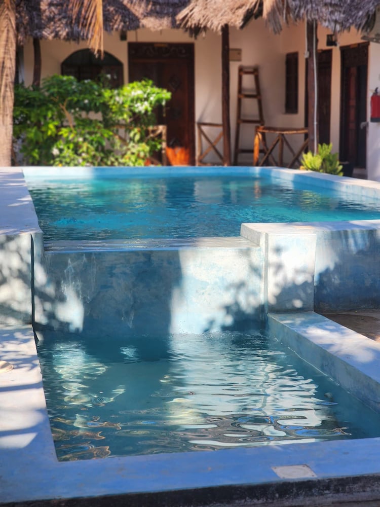 Jambiani White Sands Beach Bungalows 62/68