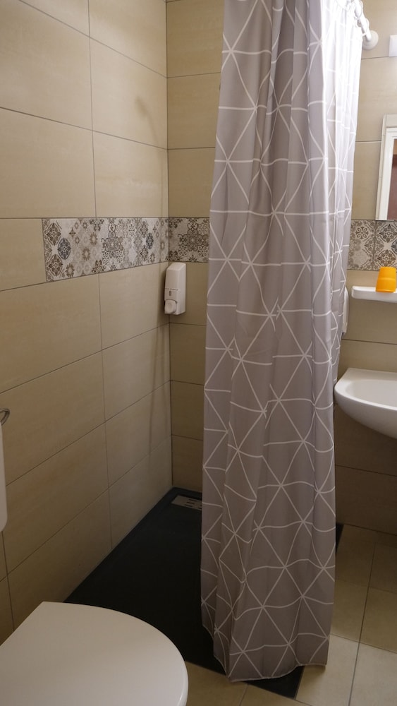 Attila Hotel 56/60