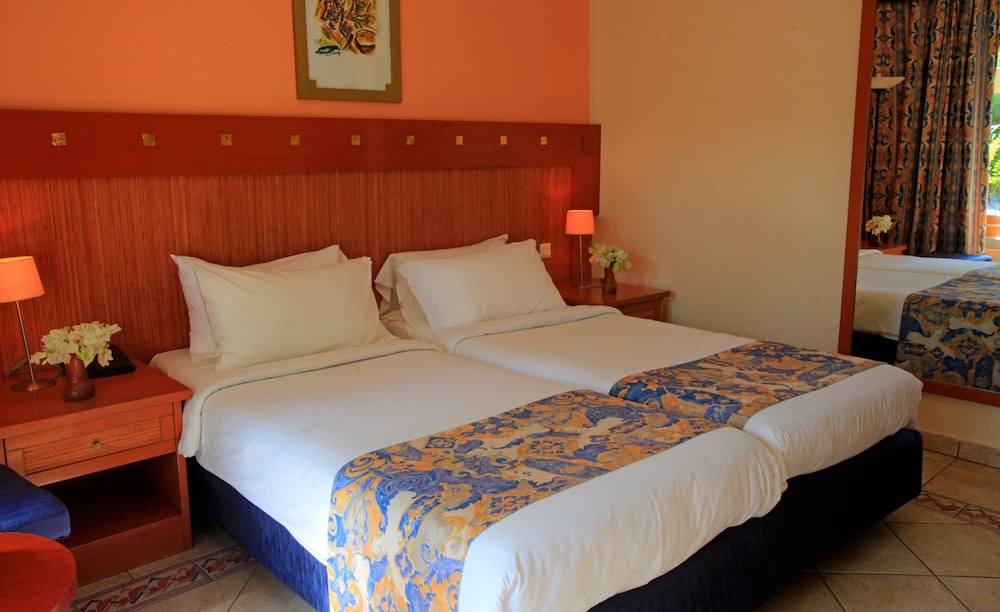 The Kairaba Beach Hotel 37/75
