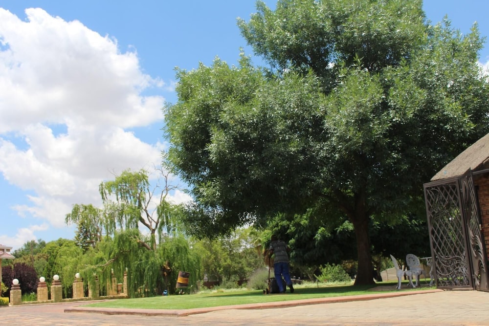 The Willow Tree Guest House 25/36